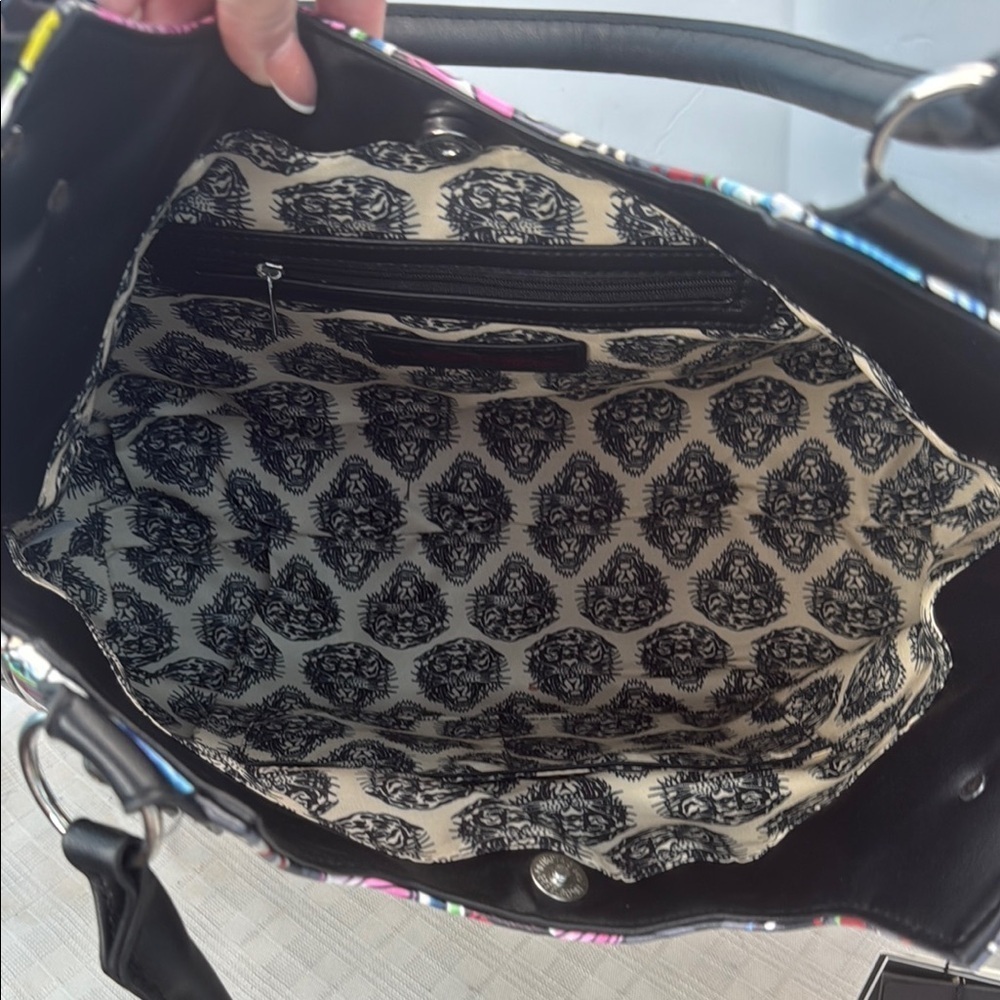 Ed Hardy Black and Red Shoulder Bag with Tattoo-Inspired Design - Picture 8 of 11